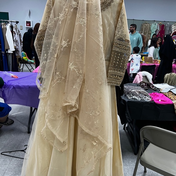 pakistani long maxi golden with full flare - Picture 4 of 4